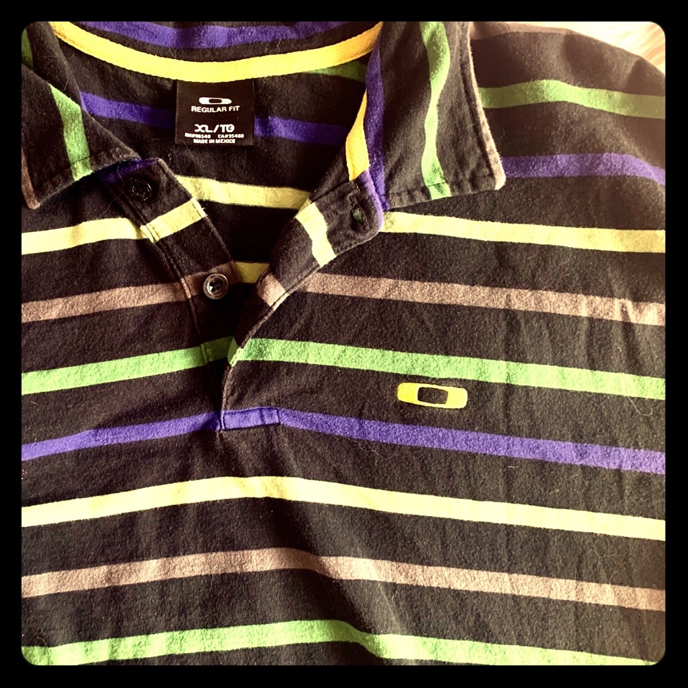 Oakley men’s XL tops PACK OF 2!! Such a Steal bish